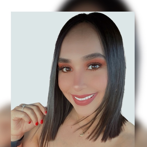 Meet your Posher, Eva - Picture 1 of 3